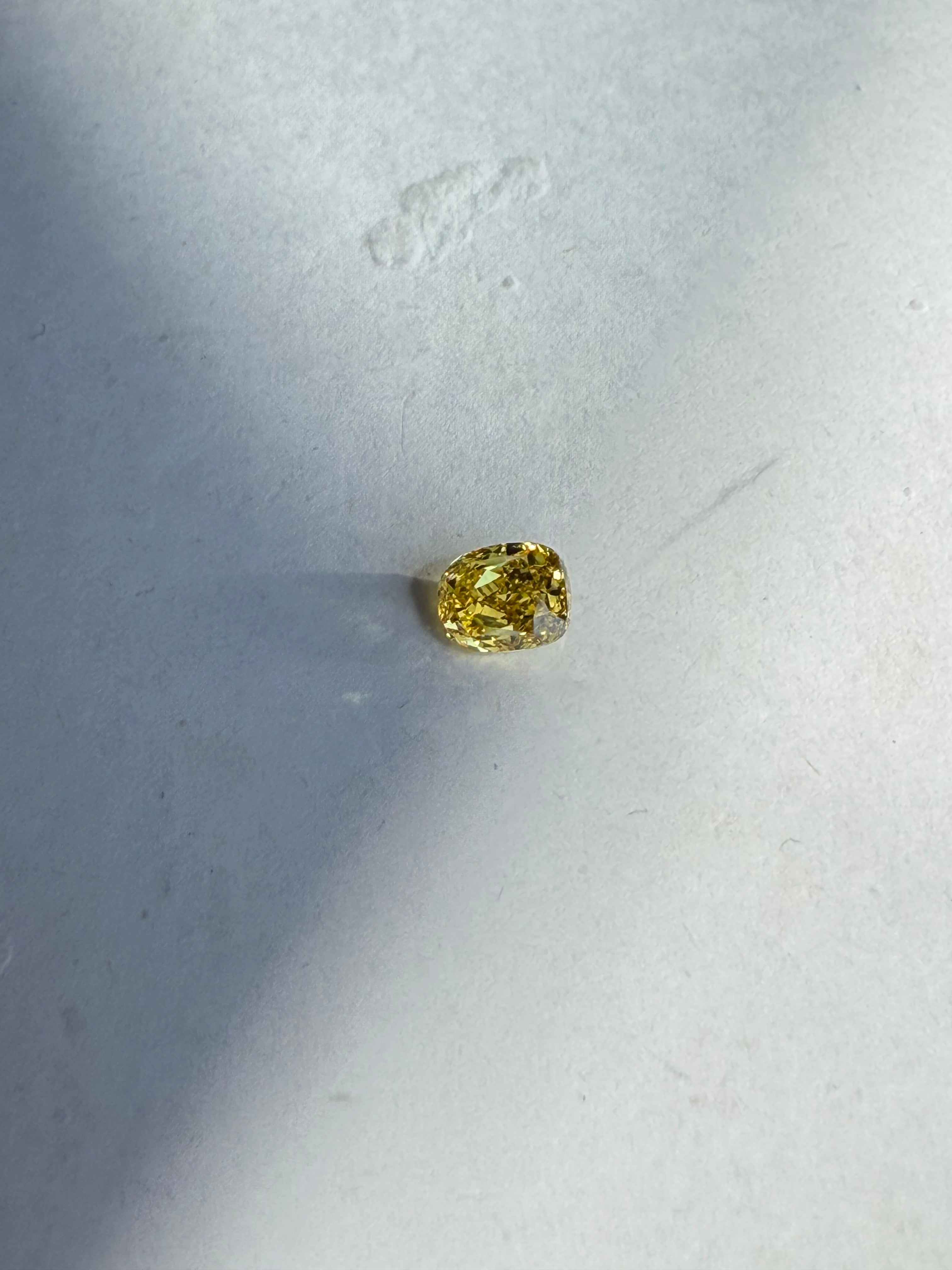 1ct fancy vivid orangy-yellow cushion