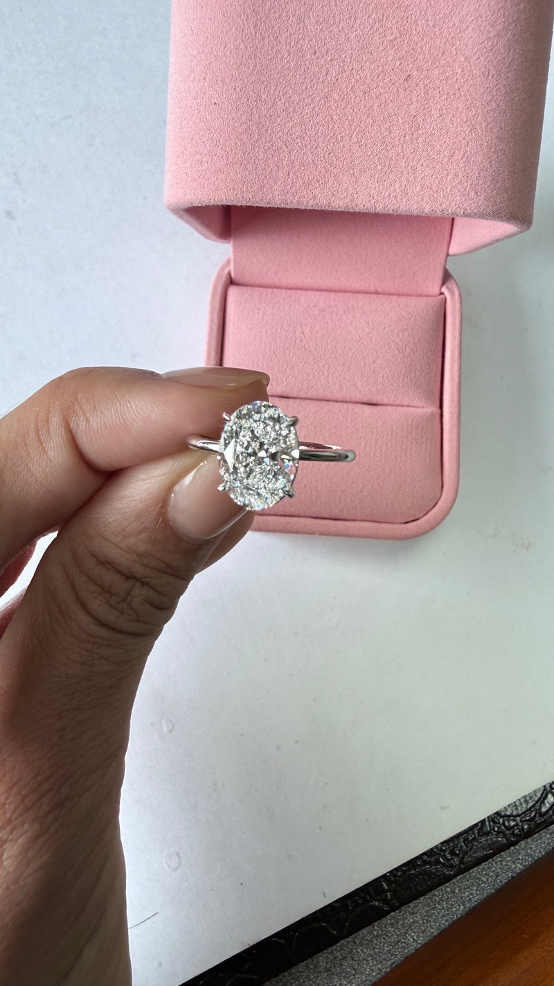 3CARAT OVAL DIAMOND RING