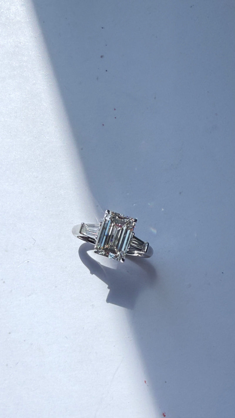 3CT EMERALD DIAMOND RING WITH TAPERED BAGUETTES