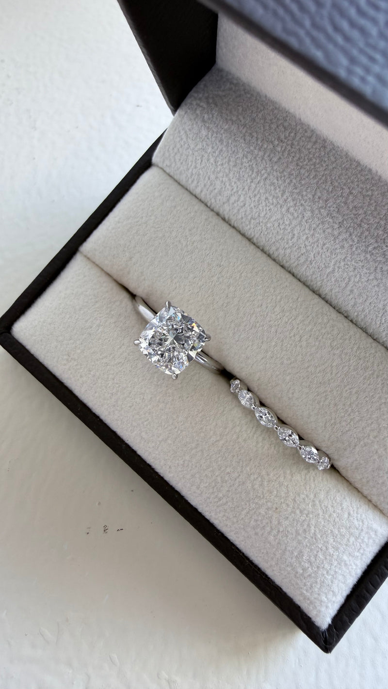 ENGAGEMENT RING AND WEDDING BAND RING SET