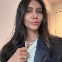 CLOSE UP OF A 3 PRONG TENNIS NECKLACE