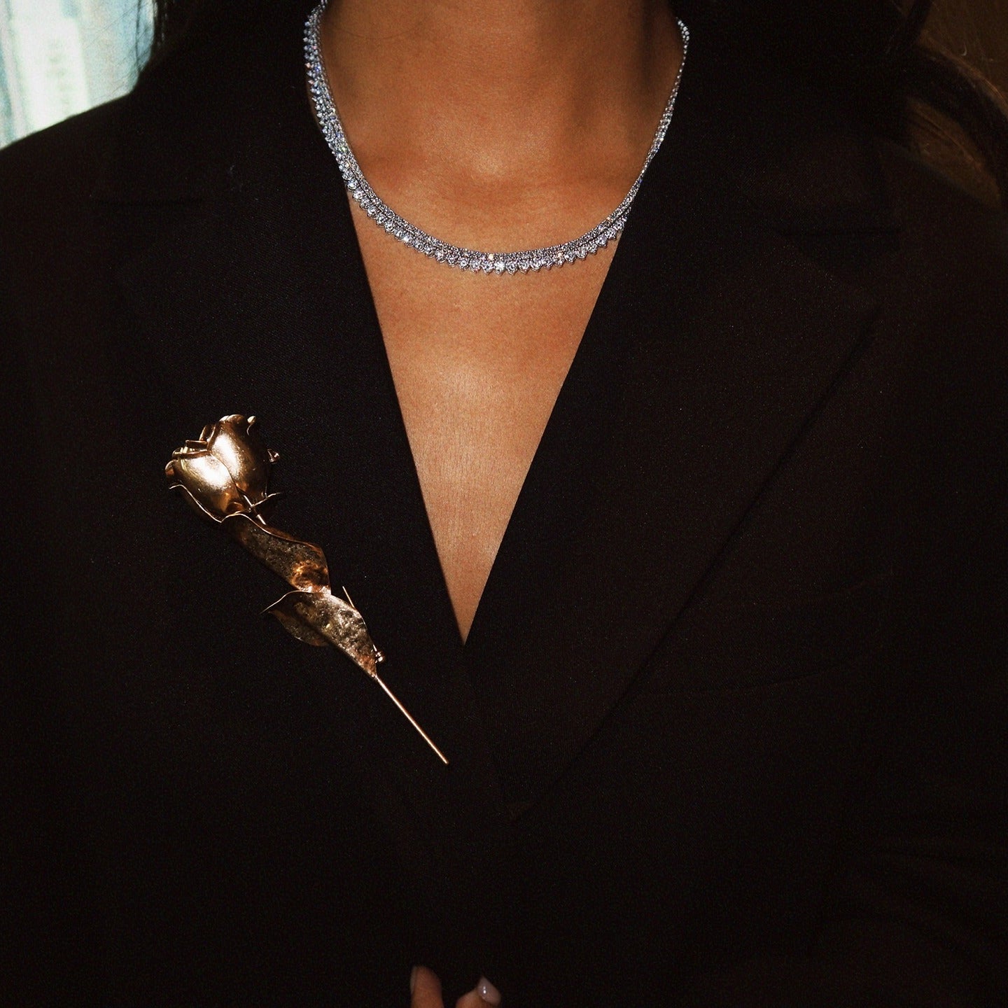 close up three prong tennis necklace